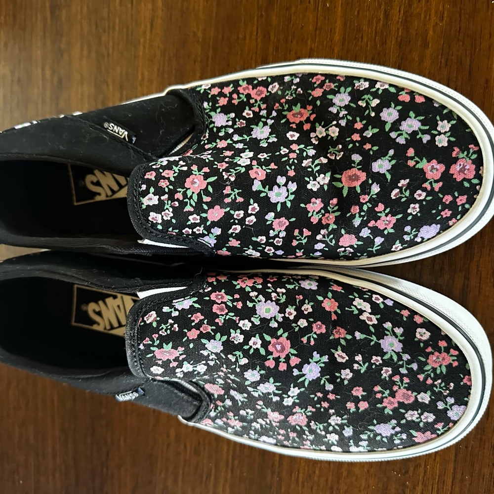 Vans ladies Floral Slip-On Sneakers - Black and Pink. Size 9
